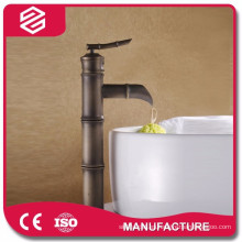 grifo de lavabo de latón de la cascada grifo de lavabo de lujo de cerámica de forma de nuevo diseño